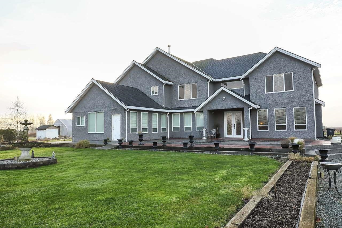 Outdoor Kitchen Photo of 8415 184 Street, Surrey, BC