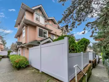Front Yard Photo of 26 7433 16th Street, Burnaby, BC
