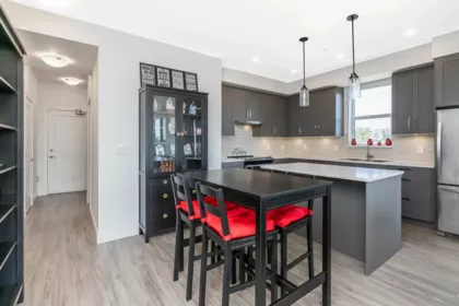 Kitchen Photo of 414 18811 72 Avenue, Surrey, BC