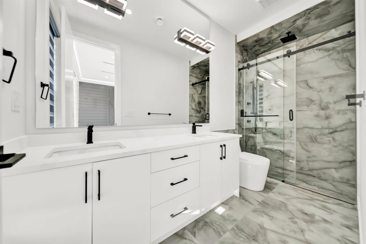 Guest Bathroom Photo of 11785 82b Avenue, Delta, BC