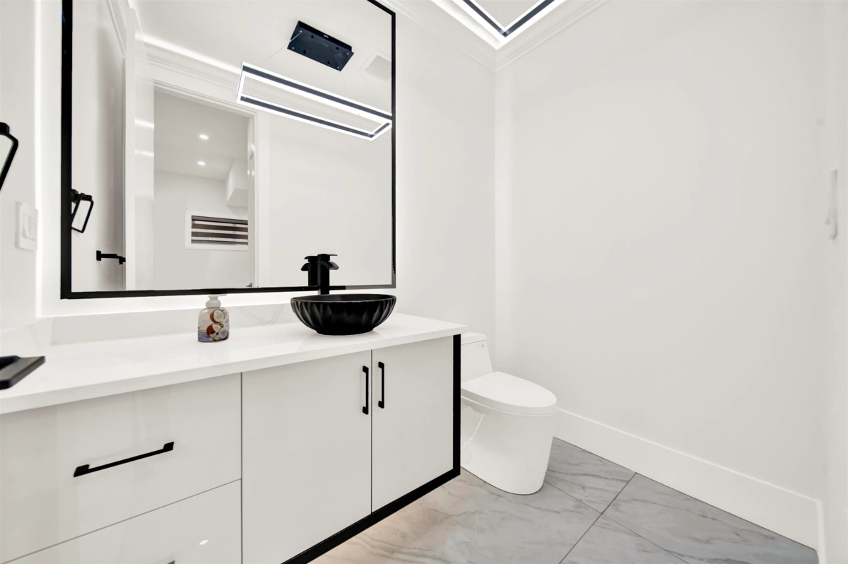 Primary Bathroom Photo of 11785 82b Avenue, Delta, BC