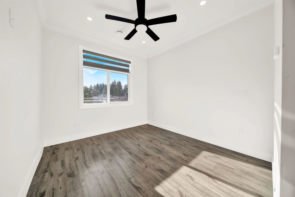 Walk-In Closet Photo of 11785 82b Avenue, Delta, BC