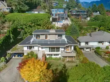 875 Esquimalt Avenue, West Vancouver, BC, West Vancouver — Single Family Residence for sale