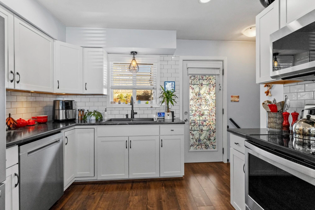 Laundry Room Photo of 33469 5 Avenue, Mission, BC