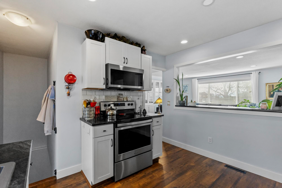 Mudroom Photo of 33469 5 Avenue, Mission, BC