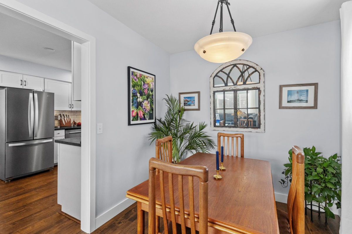 Powder Room Photo of 33469 5 Avenue, Mission, BC