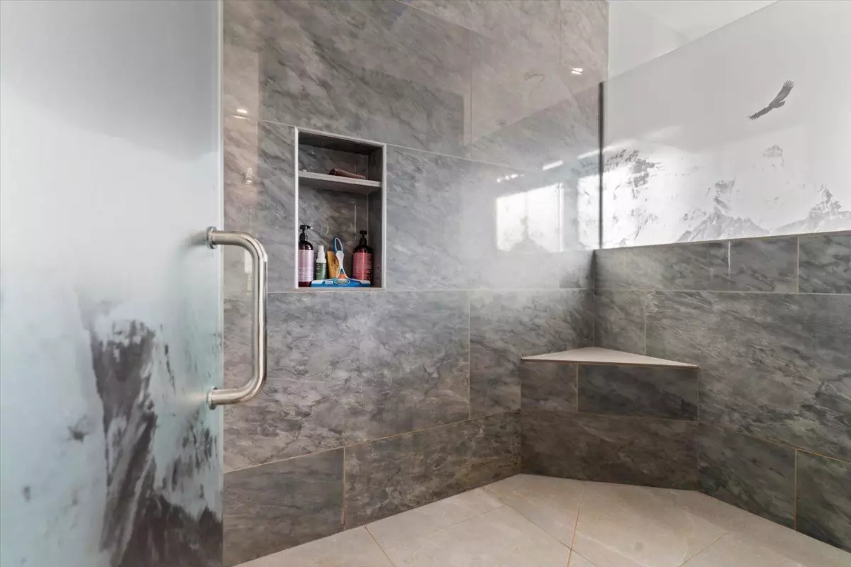 Guest Bathroom Photo of 6257 Sumas Prairie Road, Sardis - Greendale, BC