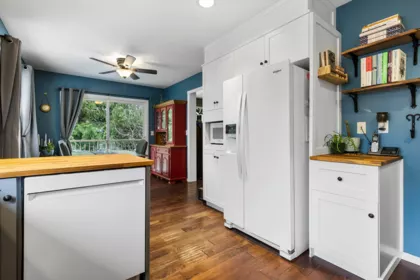 Kitchen Island Photo of 3 46906 Russell Road, Chilliwack, BC