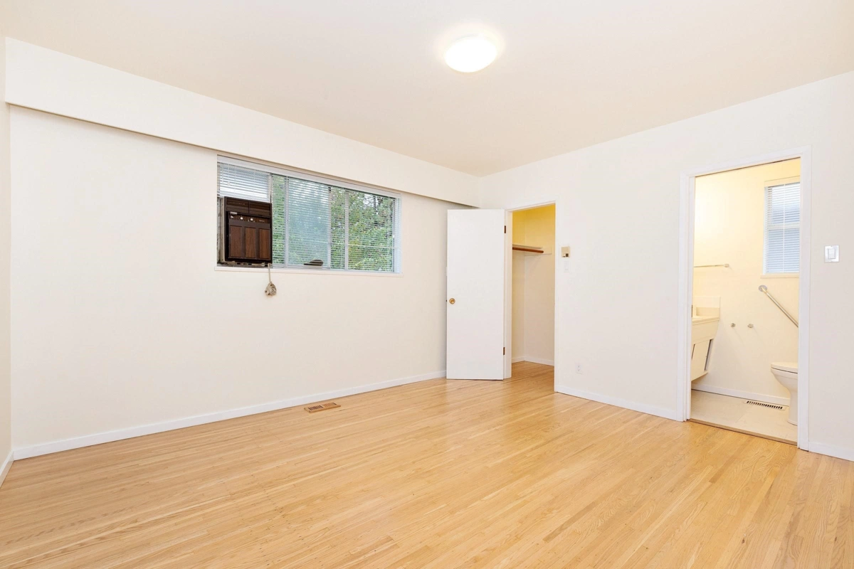 Breakfast Nook Photo of 6905 Broadway, Burnaby, BC