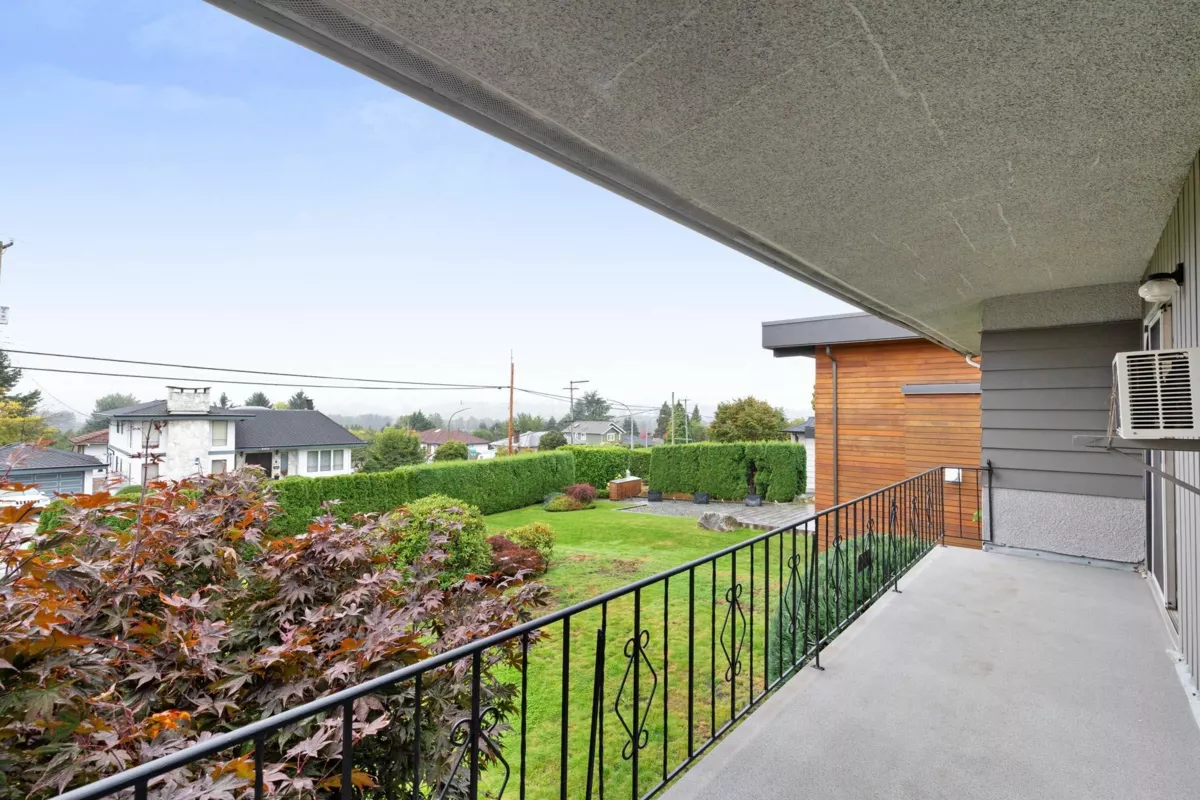 Powder Room Photo of 6905 Broadway, Burnaby, BC