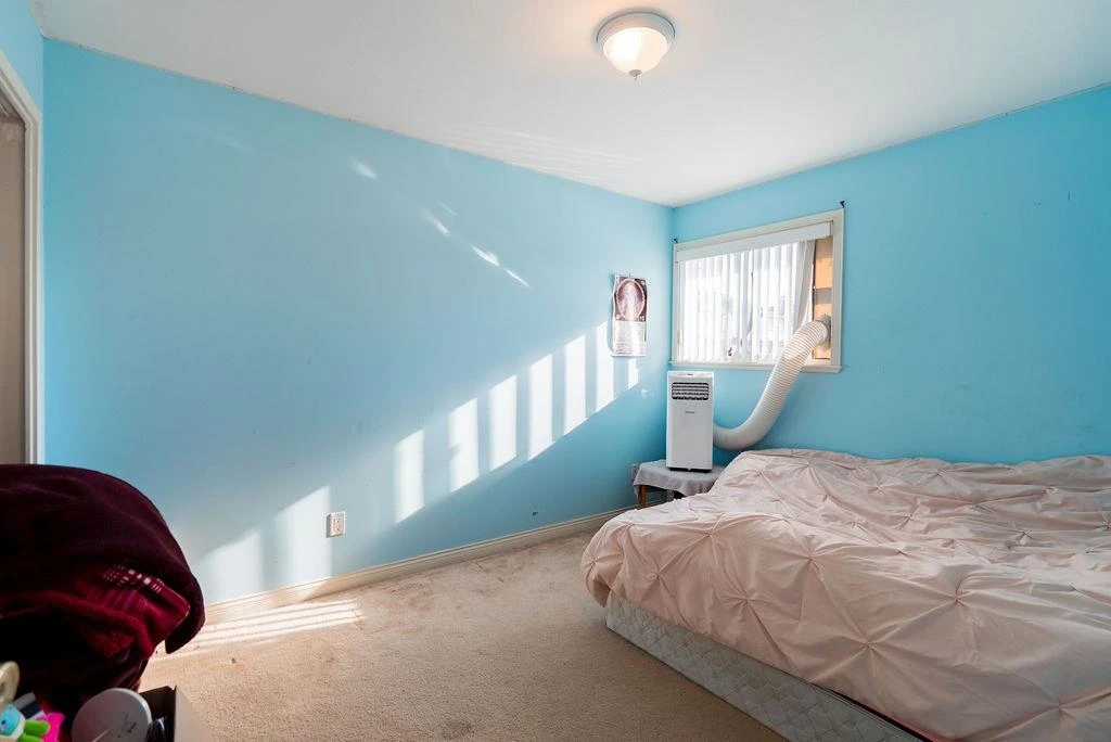 Hallway Photo of 12560 64 Avenue, Surrey, BC