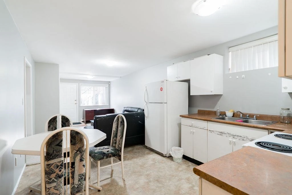 Kitchen Photo of 12560 64 Avenue, Surrey, BC