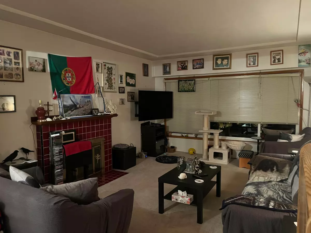 Kitchen Island Photo of 4042 Nootka Street, Vancouver, BC