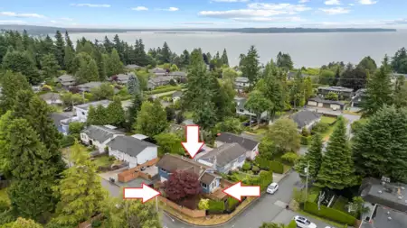 13950 Blackburn Avenue, White Rock, BC, White Rock — 3 bed single family residence for sale