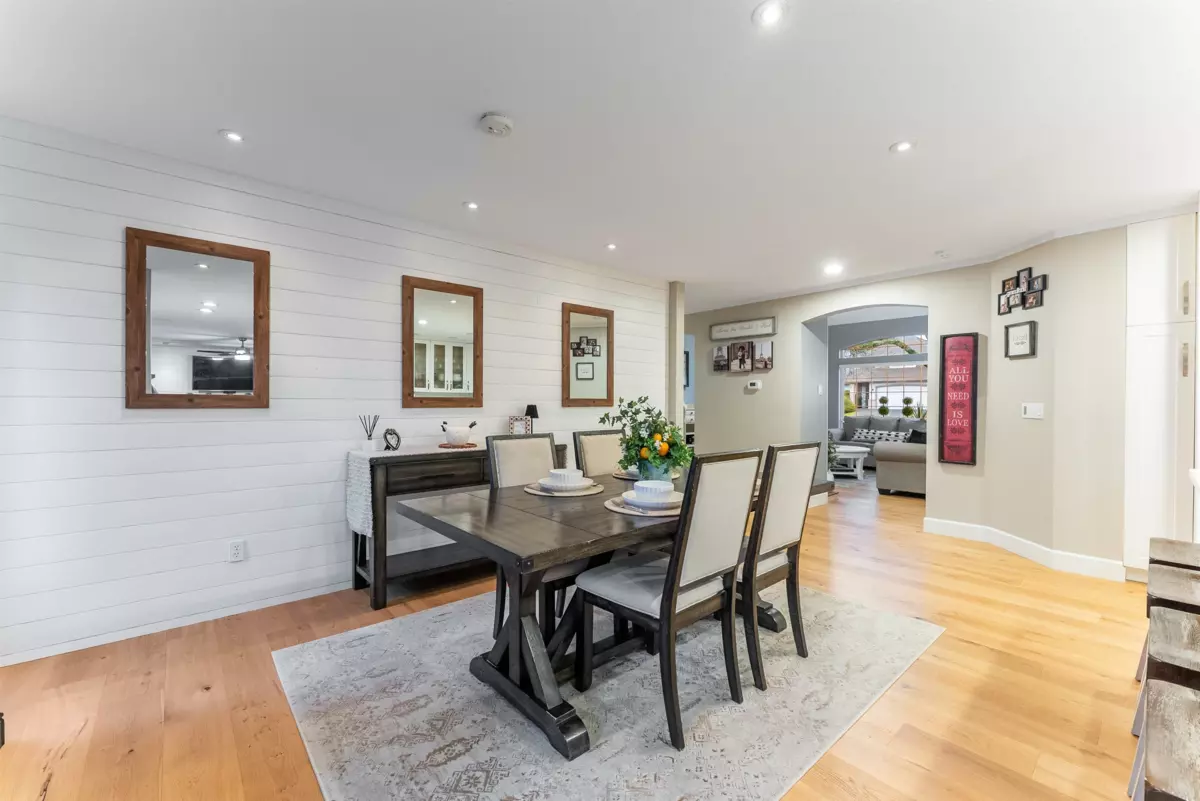 Kitchen Island Photo of 5912 190a Street, Surrey, BC
