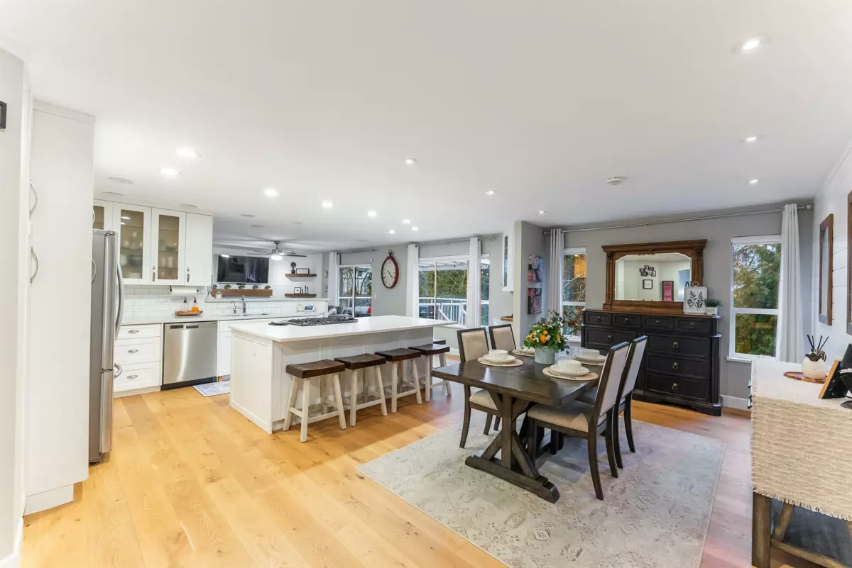 Kitchen Photo of 5912 190a Street, Surrey, BC