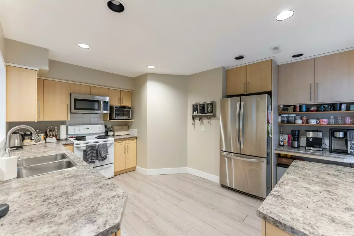 Laundry Room Photo of 5912 190a Street, Surrey, BC