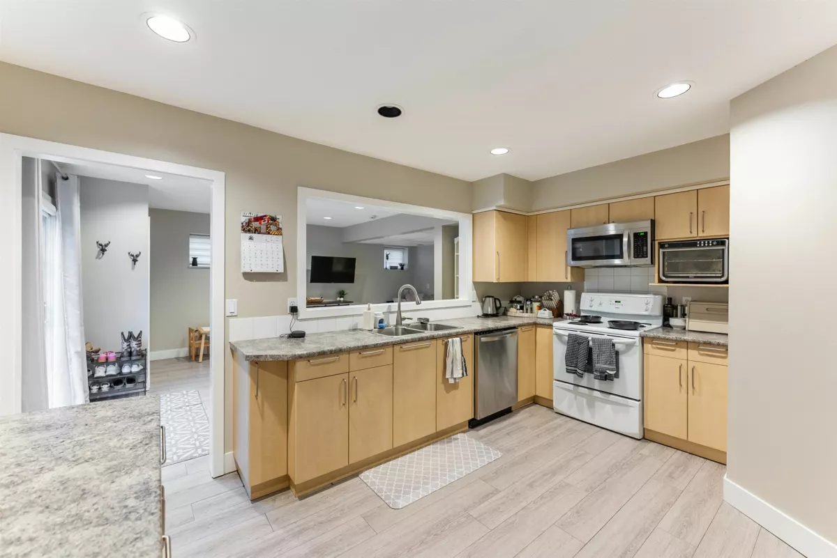 Mudroom Photo of 5912 190a Street, Surrey, BC