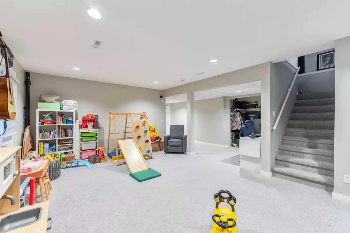 Swimming Pool Photo of 5912 190a Street, Surrey, BC