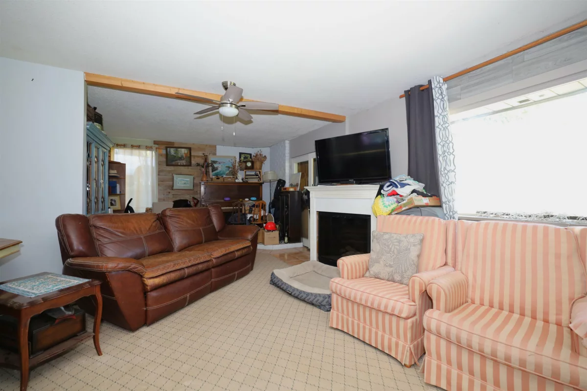 Living Room Photo of 177 Pratt Road, Gibsons, BC