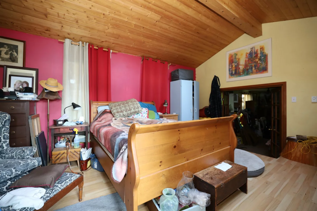 Walk-In Closet Photo of 177 Pratt Road, Gibsons, BC