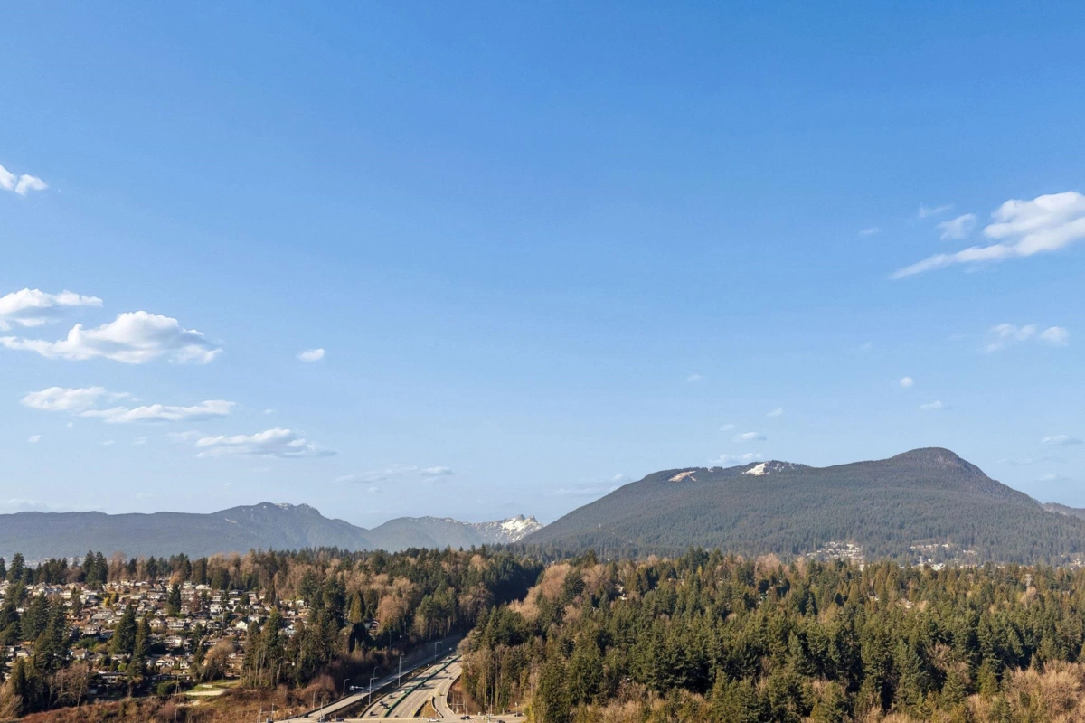 Entry Foyer Photo of 3006 1500 Fern Street, North Vancouver, BC