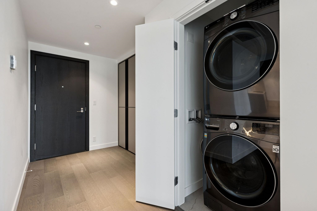 Outdoor Patio Photo of 3006 1500 Fern Street, North Vancouver, BC