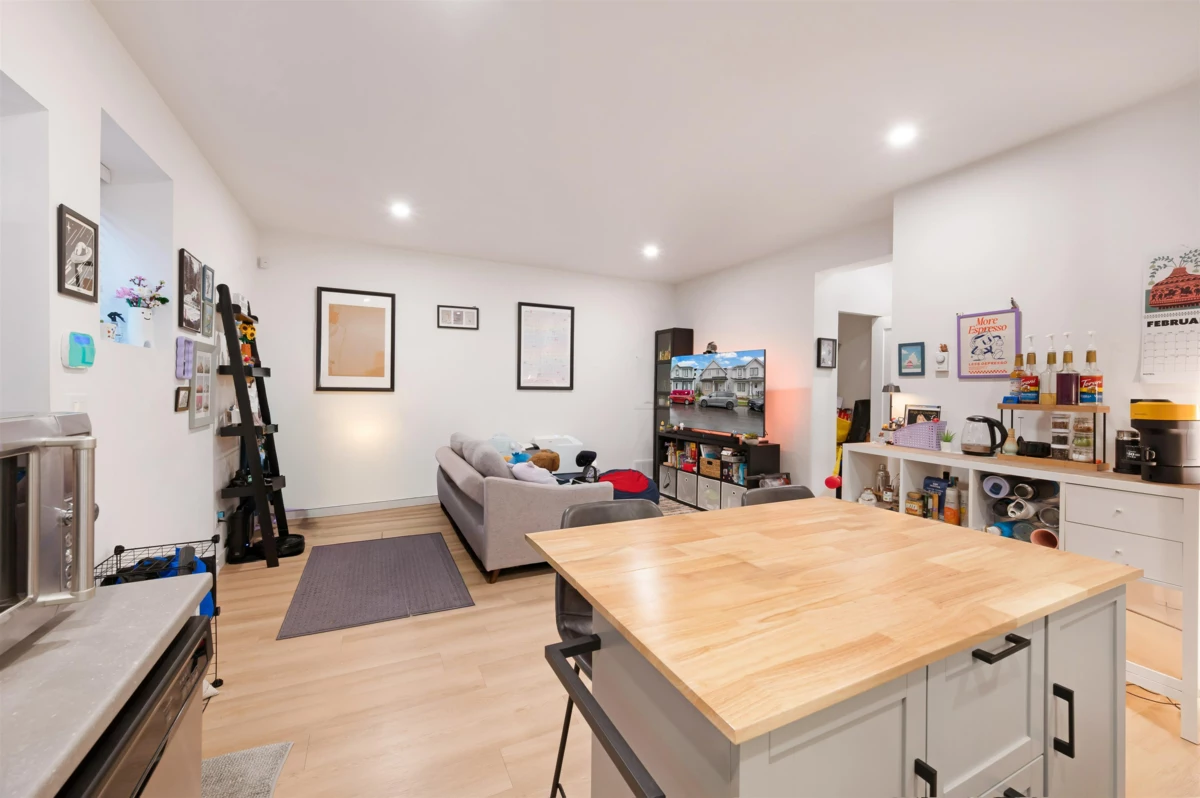 Front Yard Photo of 19623 75 Avenue, Langley, BC