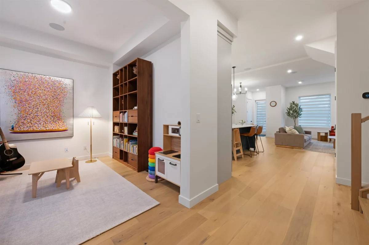 Living Room Photo of 19623 75 Avenue, Langley, BC