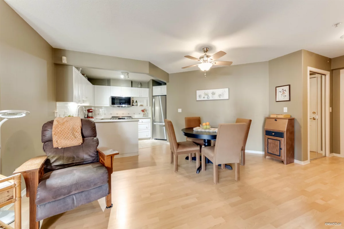 Breakfast Nook Photo of 510 215 Twelfth Street, New Westminster, BC