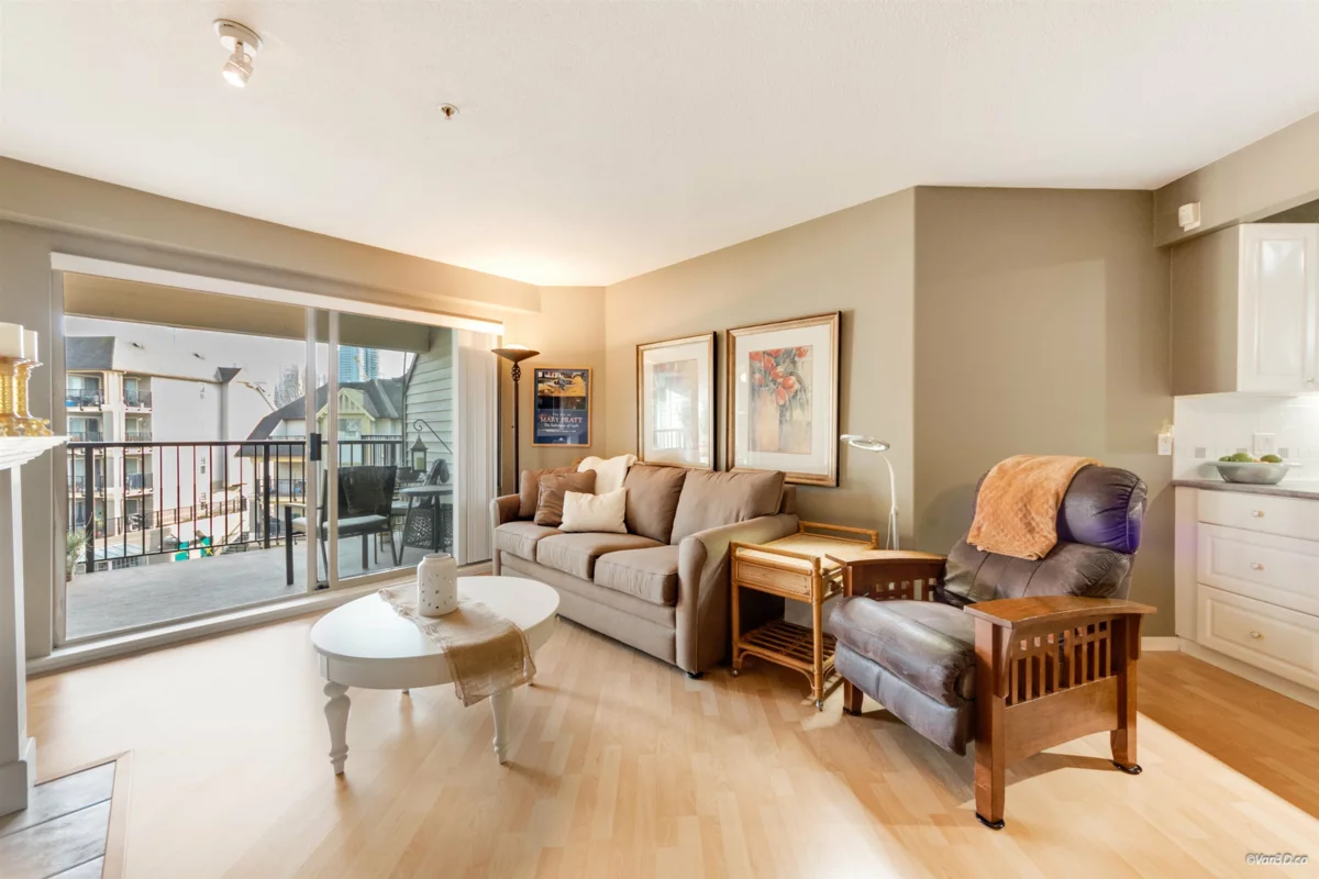 Dining Area Photo of 510 215 Twelfth Street, New Westminster, BC