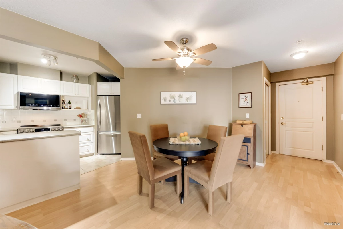 Kitchen Photo of 510 215 Twelfth Street, New Westminster, BC