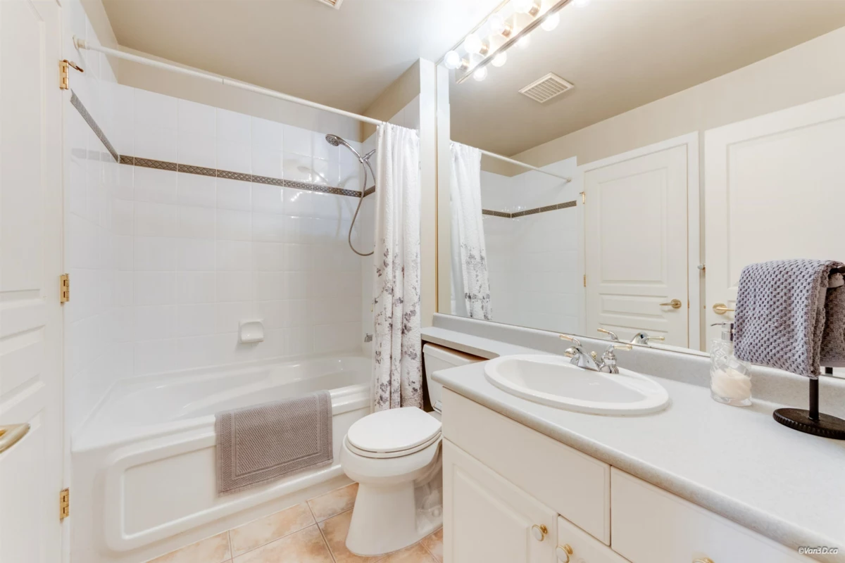 Powder Room Photo of 510 215 Twelfth Street, New Westminster, BC
