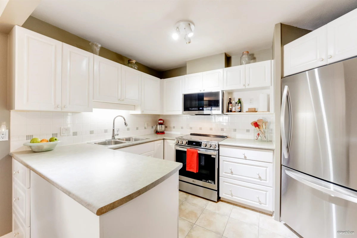 Primary Bathroom Photo of 510 215 Twelfth Street, New Westminster, BC