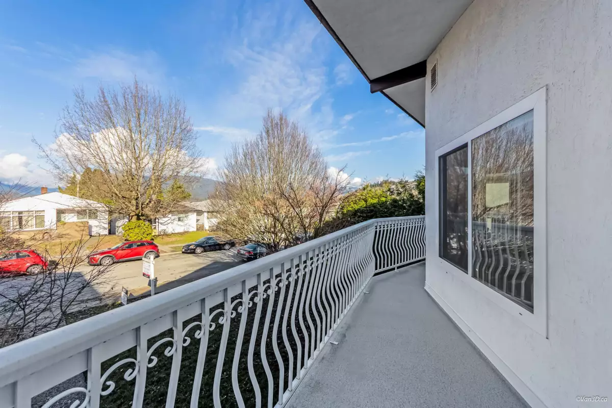 Basement Recreation Room Photo of 4346 Dundas Street, Burnaby, BC