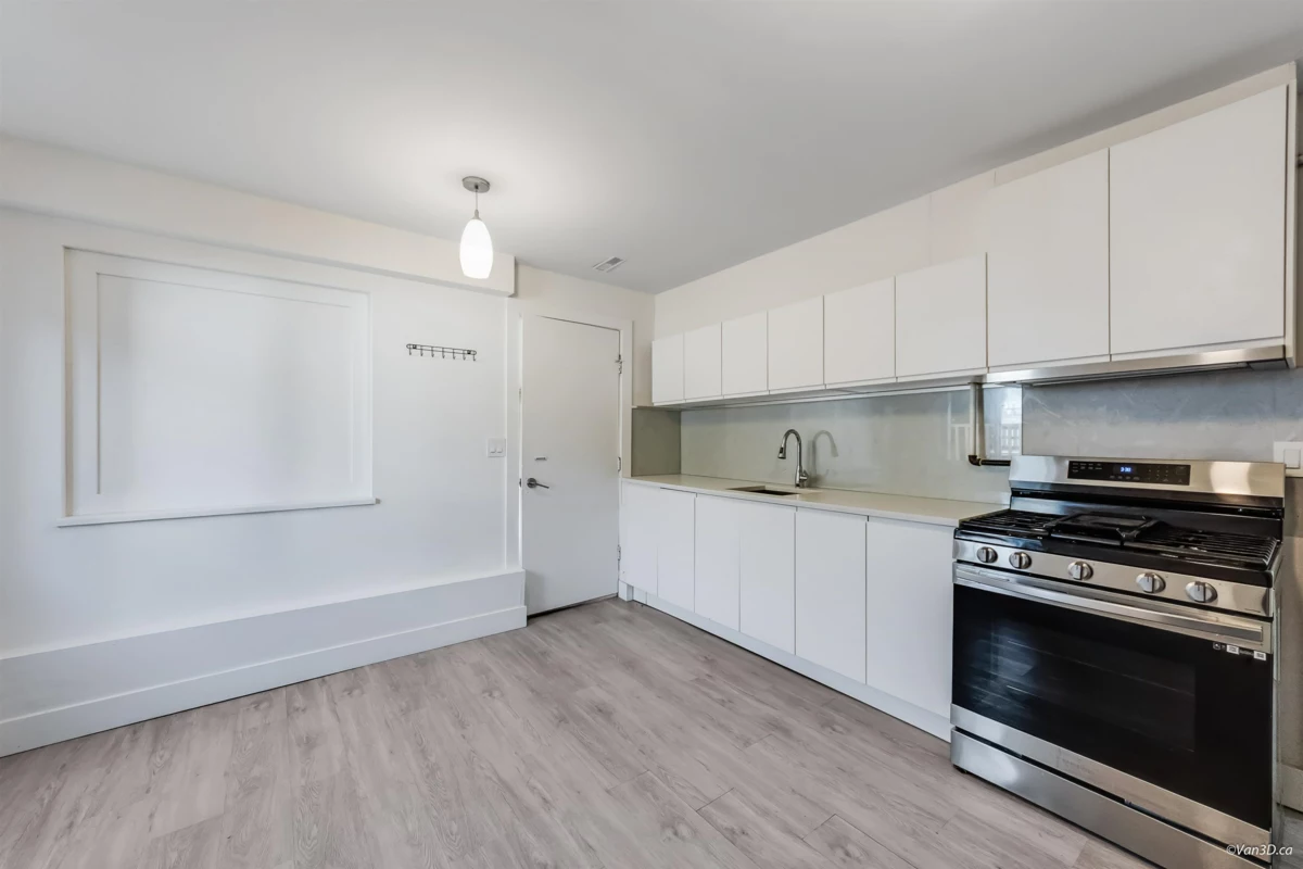 Garden / Landscaping Photo of 4346 Dundas Street, Burnaby, BC