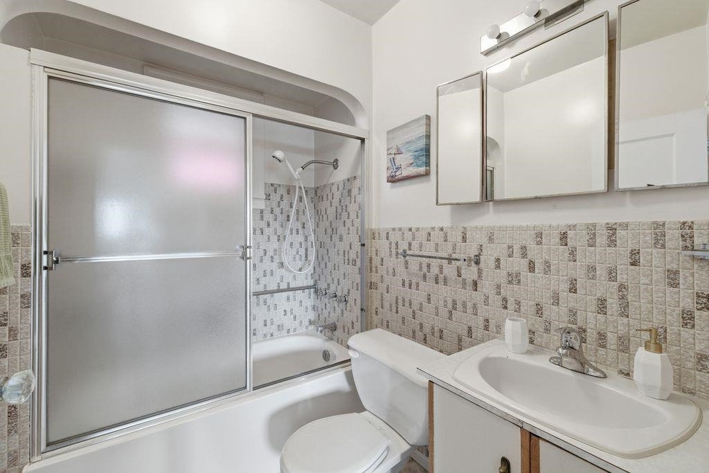 Basement Recreation Room Photo of 348 Simpson Street, New Westminster, BC