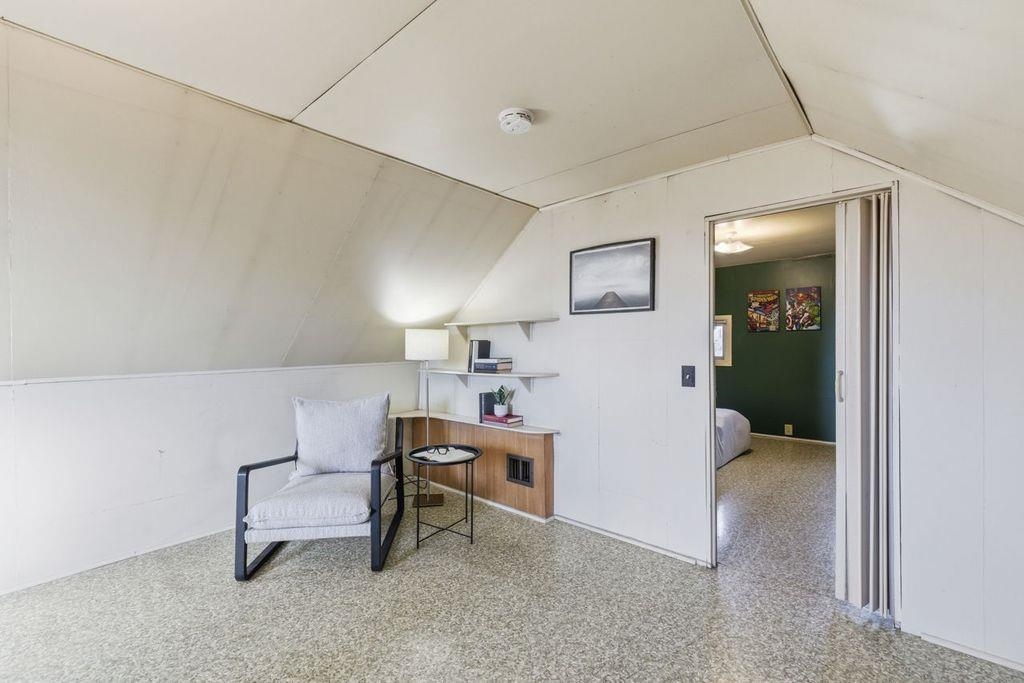 Entry Foyer Photo of 348 Simpson Street, New Westminster, BC