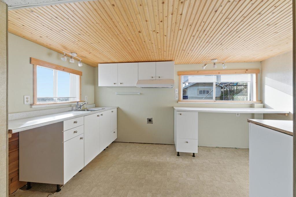 Front Yard Photo of 348 Simpson Street, New Westminster, BC