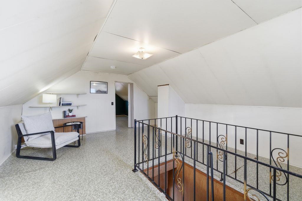 Hallway Photo of 348 Simpson Street, New Westminster, BC