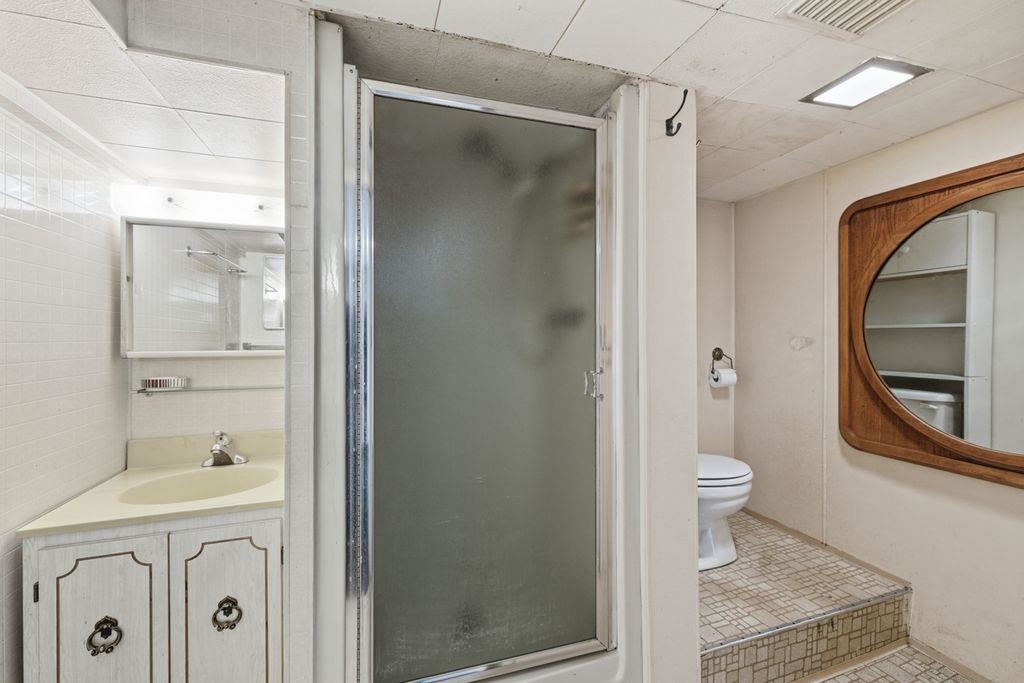 Hot Tub / Spa Photo of 348 Simpson Street, New Westminster, BC