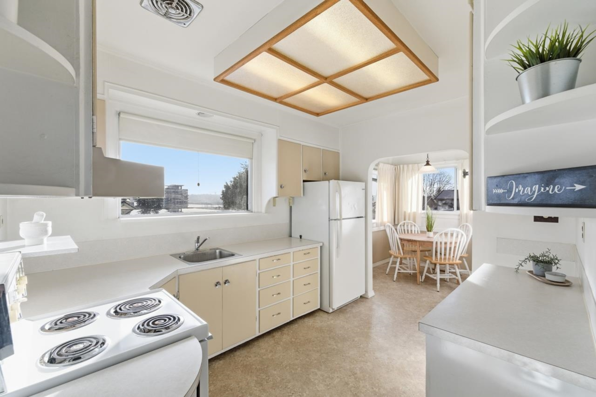 Kitchen Photo of 348 Simpson Street, New Westminster, BC