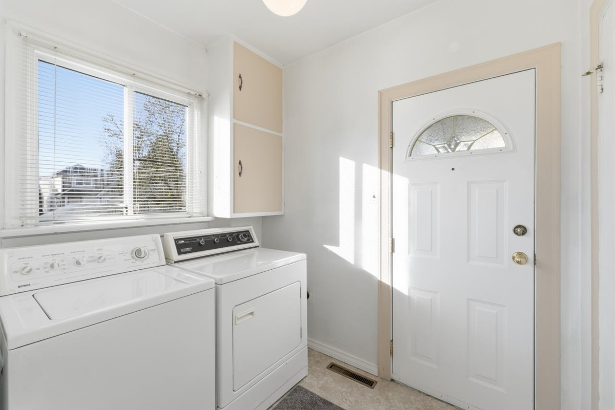 Laundry Room Photo of 348 Simpson Street, New Westminster, BC