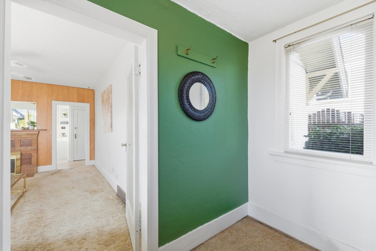 Mudroom Photo of 348 Simpson Street, New Westminster, BC