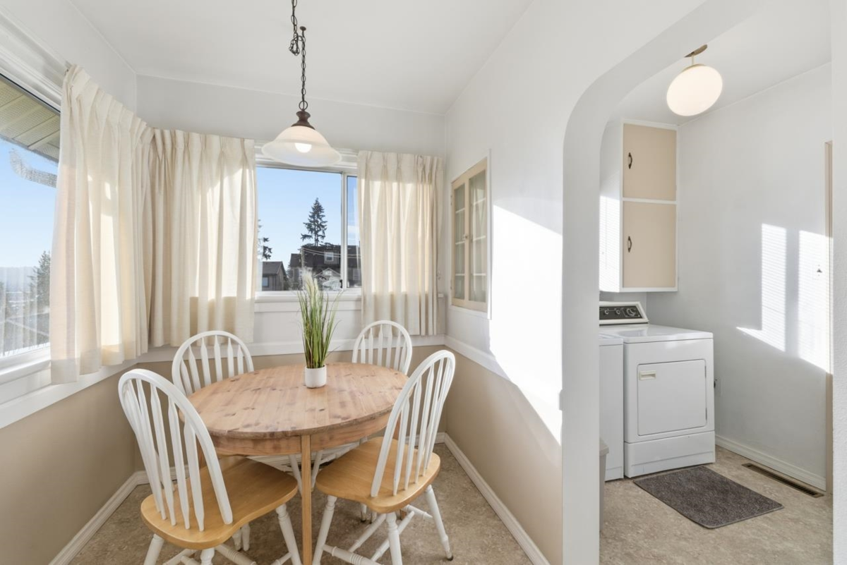 Primary Bathroom Photo of 348 Simpson Street, New Westminster, BC