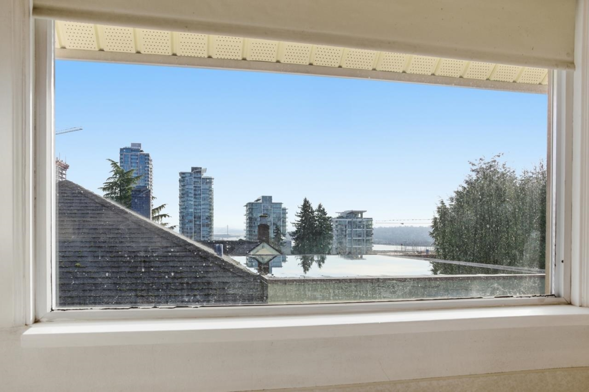 Walk-In Closet Photo of 348 Simpson Street, New Westminster, BC