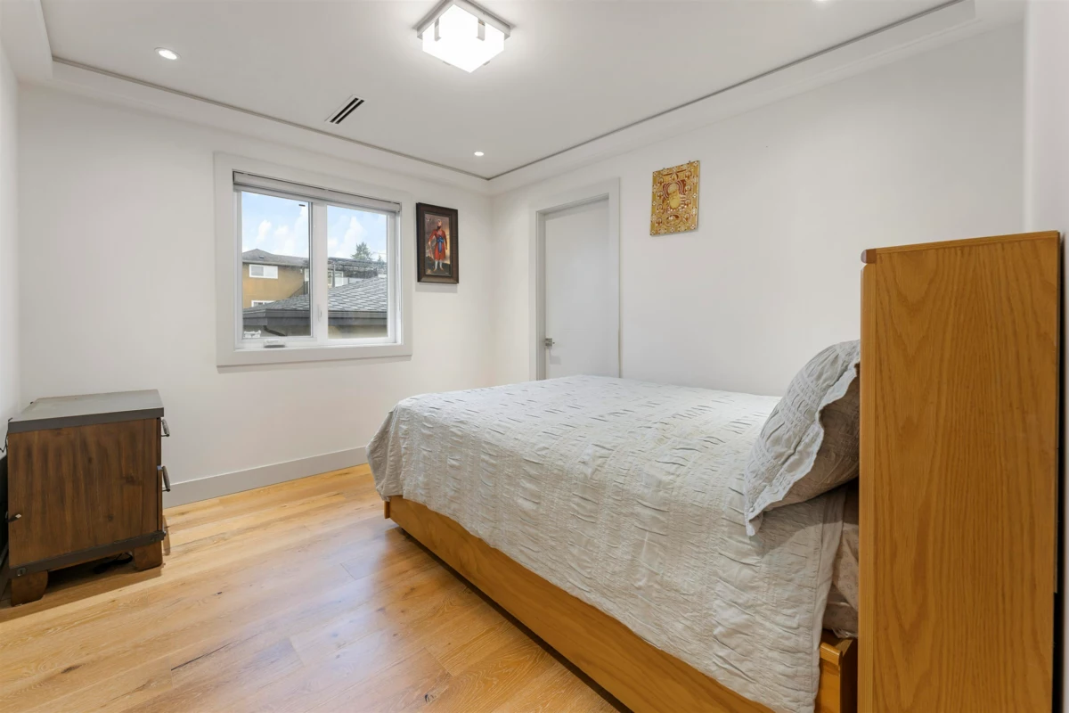 Entry Foyer Photo of 5619 Portland Street, Burnaby, BC
