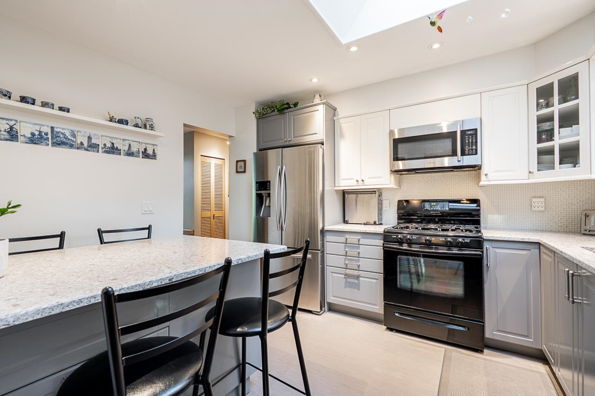 Breakfast Nook Photo of 11426 144a Street, Surrey, BC