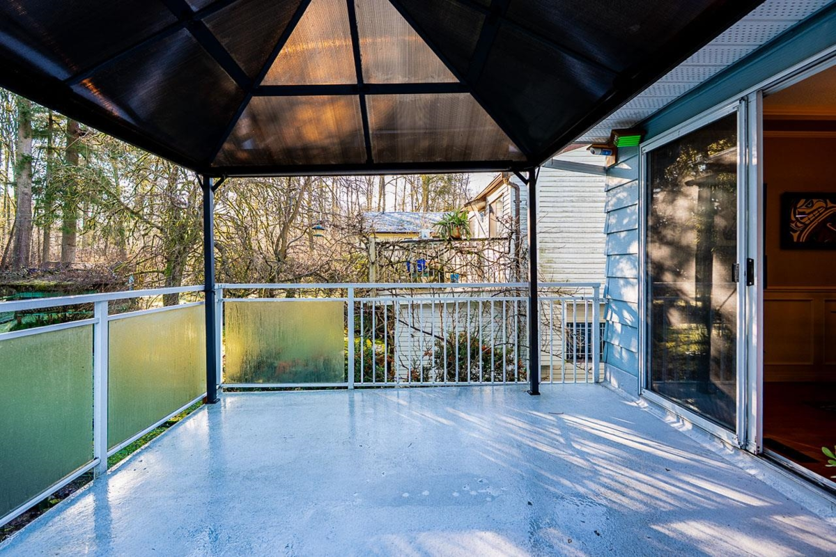 Entry Foyer Photo of 11426 144a Street, Surrey, BC