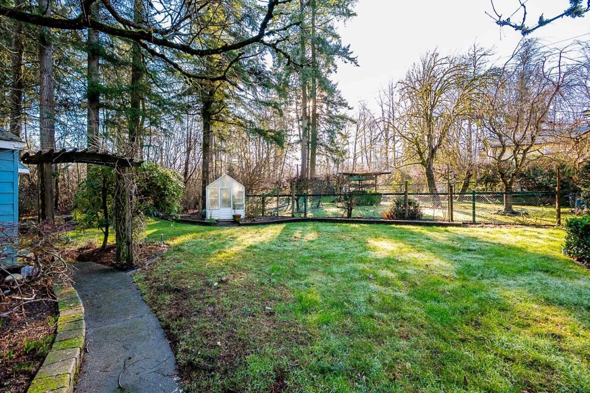 Garage Interior Photo of 11426 144a Street, Surrey, BC